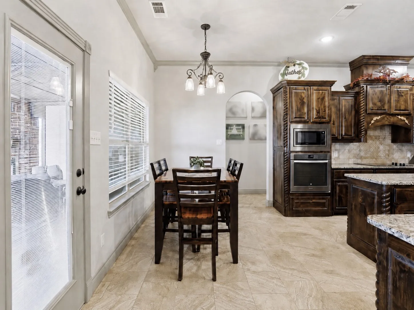 Single Family Residence For Sale in Parker County , 115 Mike Thornton Court, Weatherford, Texas 76088, 3 Bedroom, 3 Bathroom, 3 Garage spaces, 2,307 Sqft, built in 2018, mls#21280018, Real Estate Agent in Weatherford, Homes For Sale in Parker county, Homes For Sale in Weatherford, Realtor in Weatherford Texas, Real Estate Brokerage Independent Realty Texas, Luminita Cordes Realtor