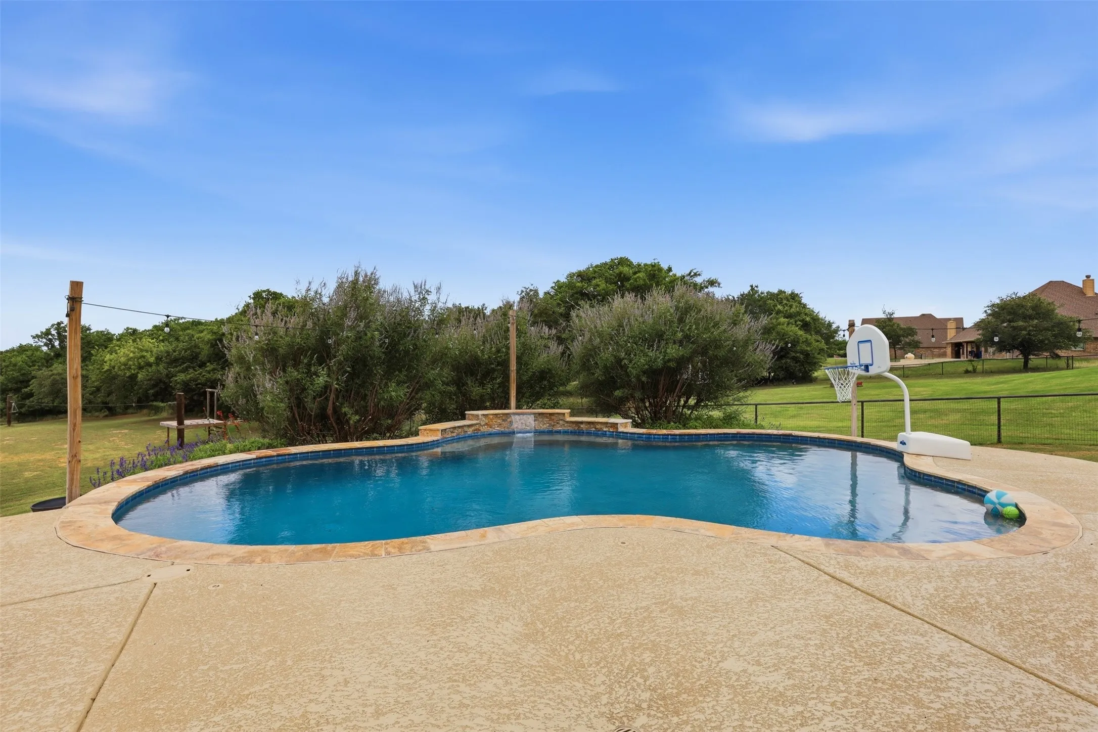 Single Family Residence For Sale in Parker County , 115 Mike Thornton Court, Weatherford, Texas 76088, 3 Bedroom, 3 Bathroom, 3 Garage spaces, 2,307 Sqft, built in 2018, mls#21280018, Real Estate Agent in Weatherford, Homes For Sale in Parker county, Homes For Sale in Weatherford, Realtor in Weatherford Texas, Real Estate Brokerage Independent Realty Texas, Luminita Cordes Realtor