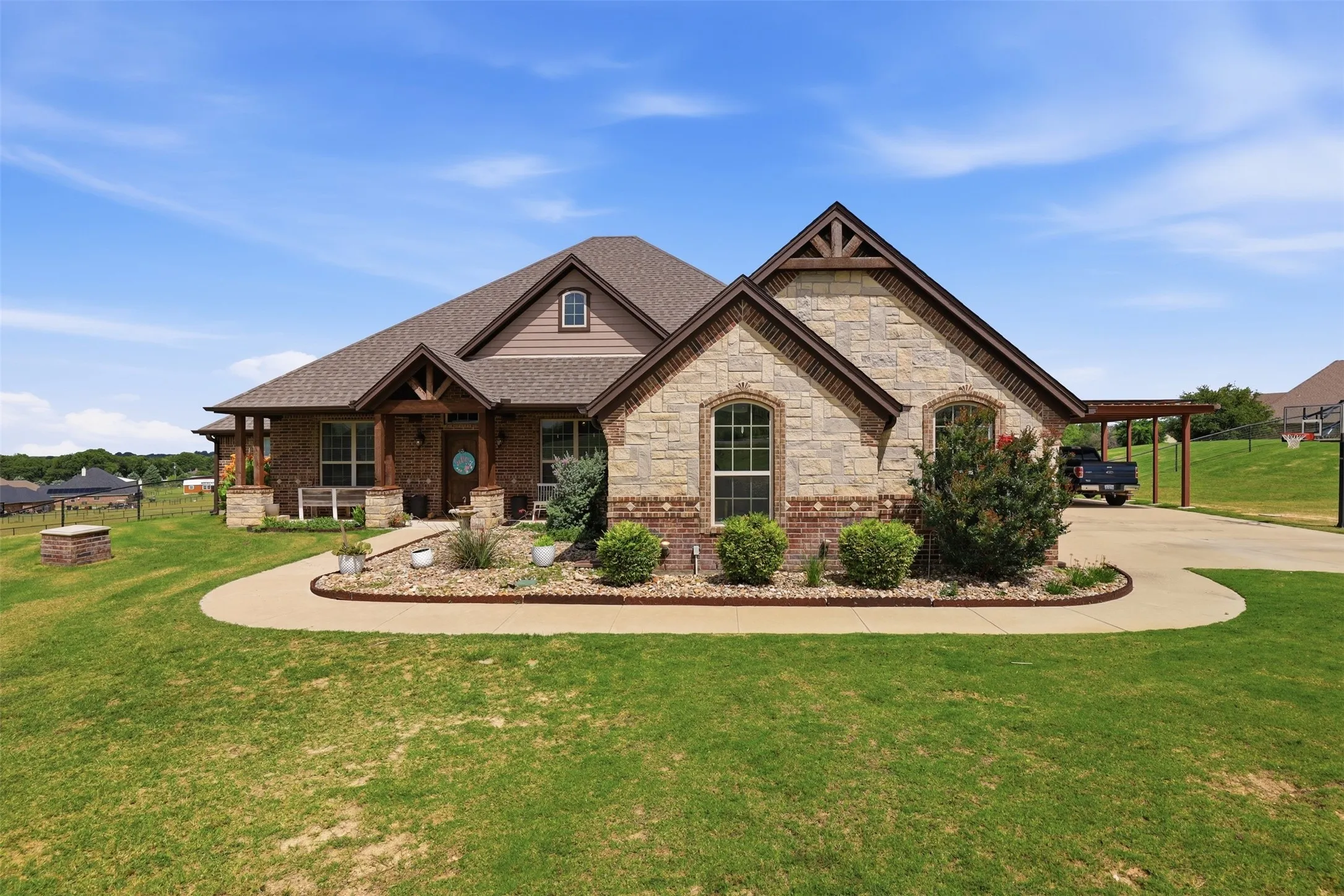 Single Family Residence For Sale in Parker County , 115 Mike Thornton Court, Weatherford, Texas 76088, 3 Bedroom, 3 Bathroom, 3 Garage spaces, 2,307 Sqft, built in 2018, mls#21280018, Real Estate Agent in Weatherford, Homes For Sale in Parker county, Homes For Sale in Weatherford, Realtor in Weatherford Texas, Real Estate Brokerage Independent Realty Texas, Luminita Cordes Realtor