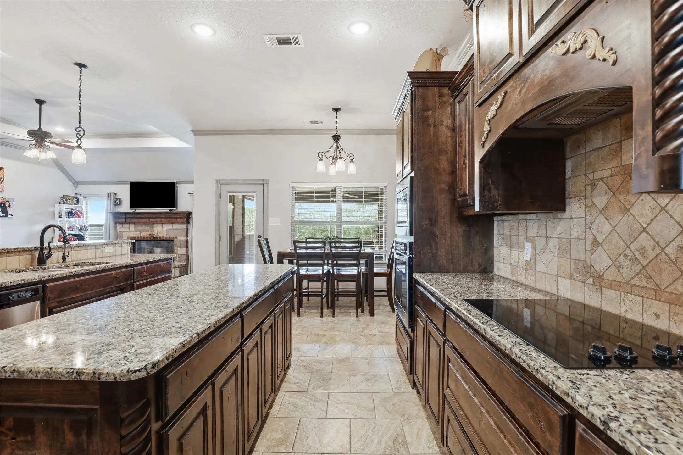Single Family Residence For Sale in Parker County , 115 Mike Thornton Court, Weatherford, Texas 76088, 3 Bedroom, 3 Bathroom, 3 Garage spaces, 2,307 Sqft, built in 2018, mls#21280018, Real Estate Agent in Weatherford, Homes For Sale in Parker county, Homes For Sale in Weatherford, Realtor in Weatherford Texas, Real Estate Brokerage Independent Realty Texas, Luminita Cordes Realtor