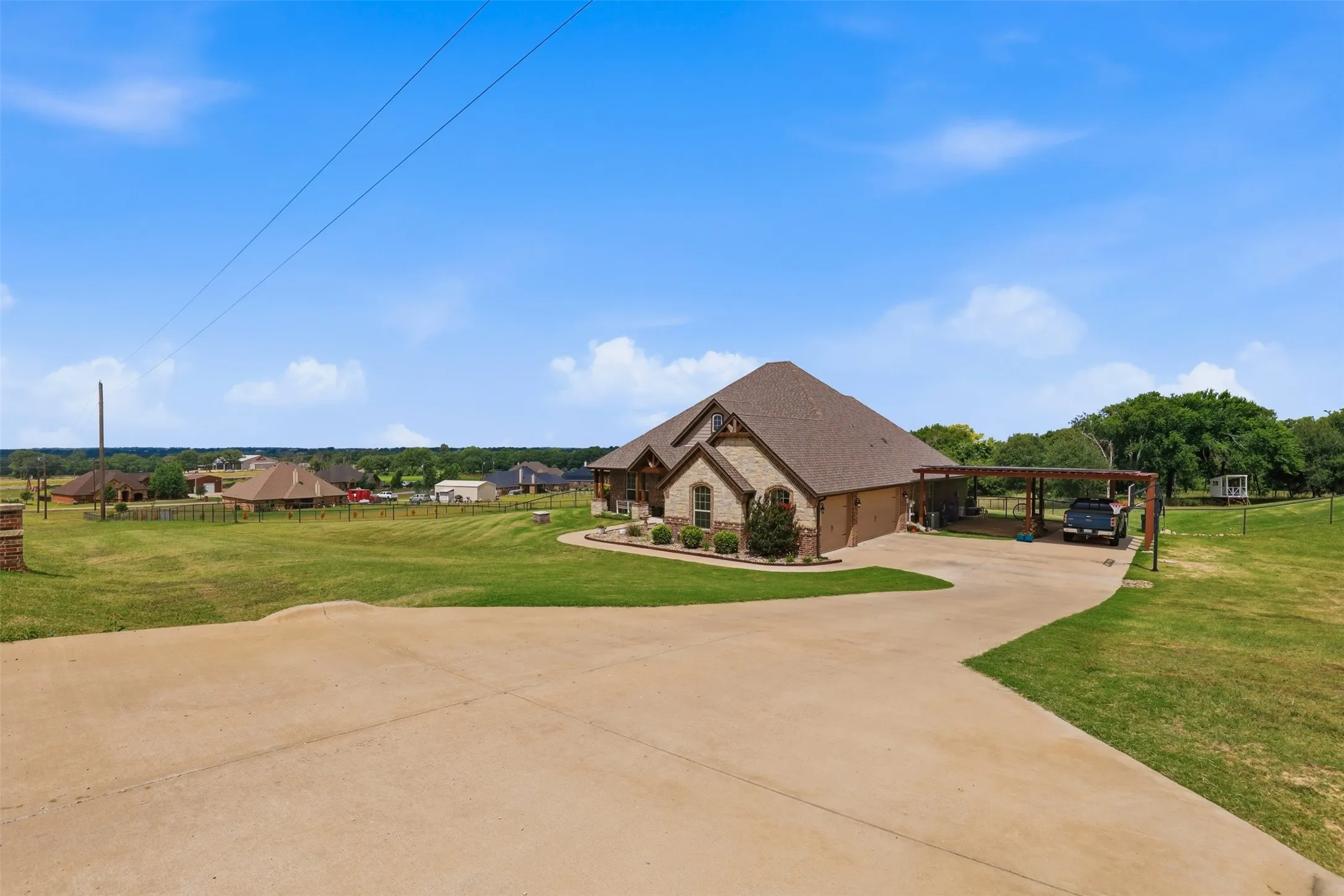 Single Family Residence For Sale in Parker County , 115 Mike Thornton Court, Weatherford, Texas 76088, 3 Bedroom, 3 Bathroom, 3 Garage spaces, 2,307 Sqft, built in 2018, mls#21280018, Real Estate Agent in Weatherford, Homes For Sale in Parker county, Homes For Sale in Weatherford, Realtor in Weatherford Texas, Real Estate Brokerage Independent Realty Texas, Luminita Cordes Realtor