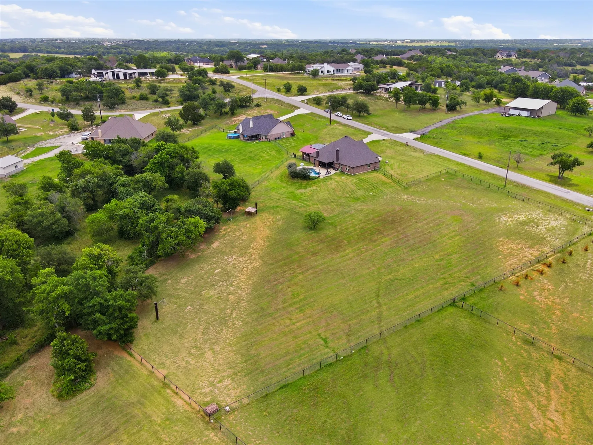 Single Family Residence For Sale in Parker County , 115 Mike Thornton Court, Weatherford, Texas 76088, 3 Bedroom, 3 Bathroom, 3 Garage spaces, 2,307 Sqft, built in 2018, mls#21280018, Real Estate Agent in Weatherford, Homes For Sale in Parker county, Homes For Sale in Weatherford, Realtor in Weatherford Texas, Real Estate Brokerage Independent Realty Texas, Luminita Cordes Realtor