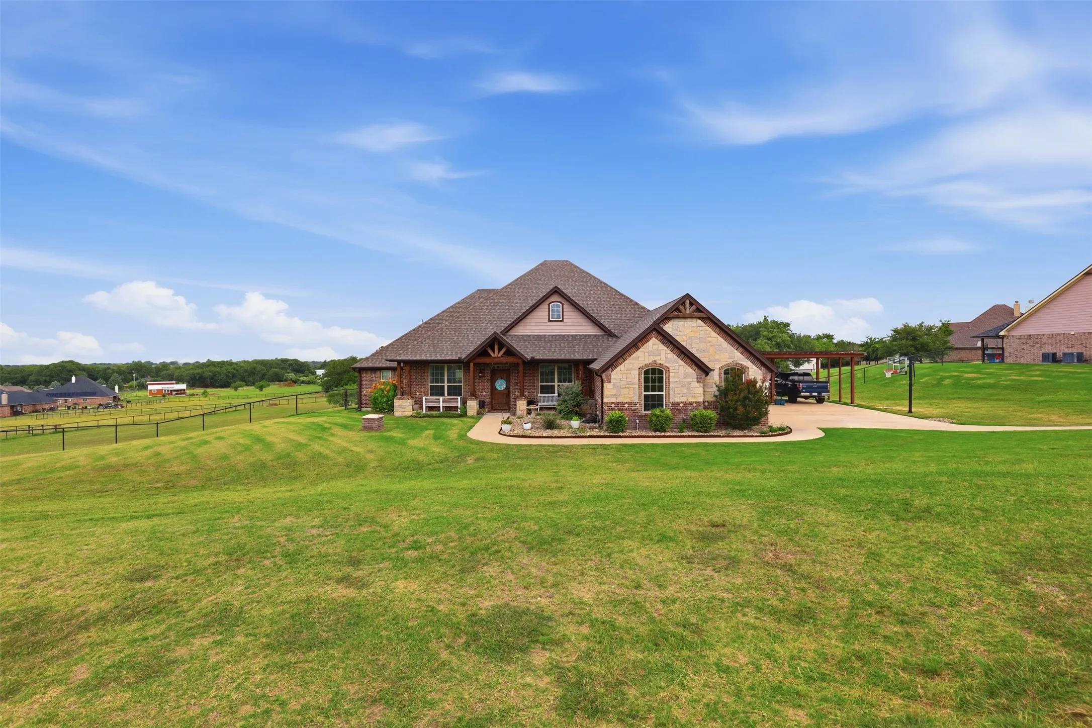 Single Family Residence For Sale in Parker County , 115 Mike Thornton Court, Weatherford, Texas 76088, 3 Bedroom, 3 Bathroom, 3 Garage spaces, 2,307 Sqft, built in 2018, mls#21280018, Real Estate Agent in Weatherford, Homes For Sale in Parker county, Homes For Sale in Weatherford, Realtor in Weatherford Texas, Real Estate Brokerage Independent Realty Texas, Luminita Cordes Realtor