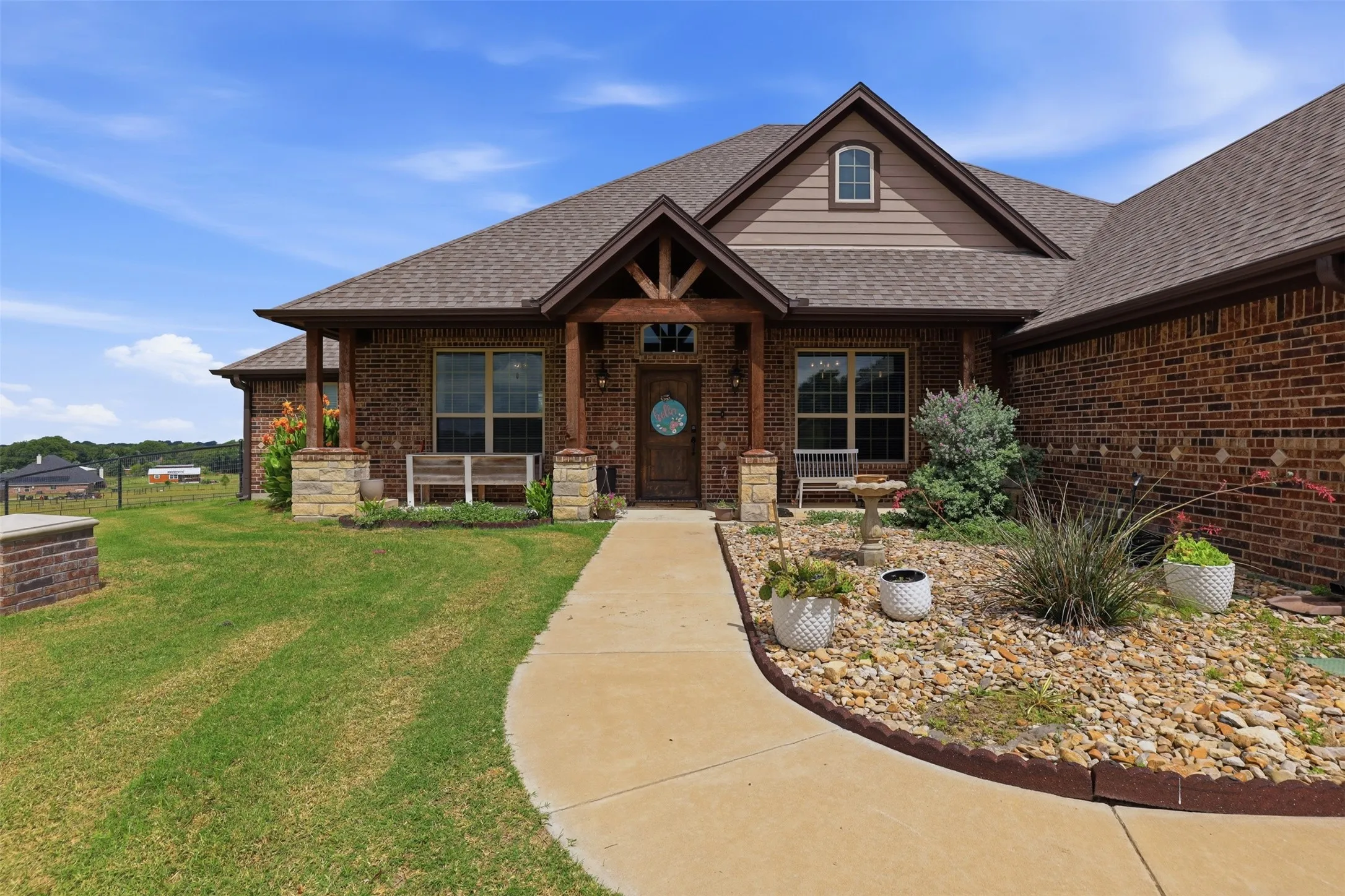Single Family Residence For Sale in Parker County , 115 Mike Thornton Court, Weatherford, Texas 76088, 3 Bedroom, 3 Bathroom, 3 Garage spaces, 2,307 Sqft, built in 2018, mls#21280018, Real Estate Agent in Weatherford, Homes For Sale in Parker county, Homes For Sale in Weatherford, Realtor in Weatherford Texas, Real Estate Brokerage Independent Realty Texas, Luminita Cordes Realtor