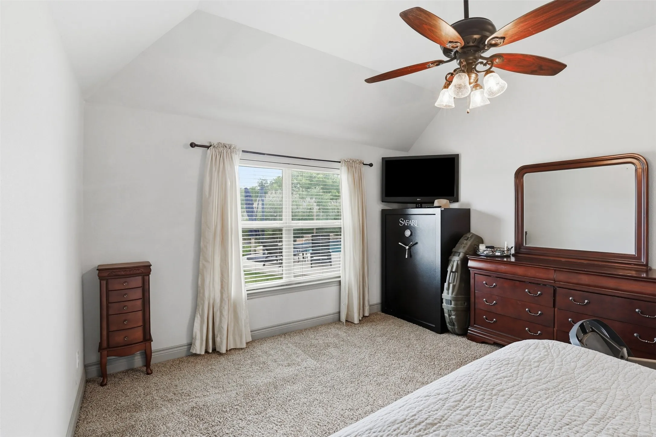Single Family Residence For Sale in Parker County , 115 Mike Thornton Court, Weatherford, Texas 76088, 3 Bedroom, 3 Bathroom, 3 Garage spaces, 2,307 Sqft, built in 2018, mls#21280018, Real Estate Agent in Weatherford, Homes For Sale in Parker county, Homes For Sale in Weatherford, Realtor in Weatherford Texas, Real Estate Brokerage Independent Realty Texas, Luminita Cordes Realtor