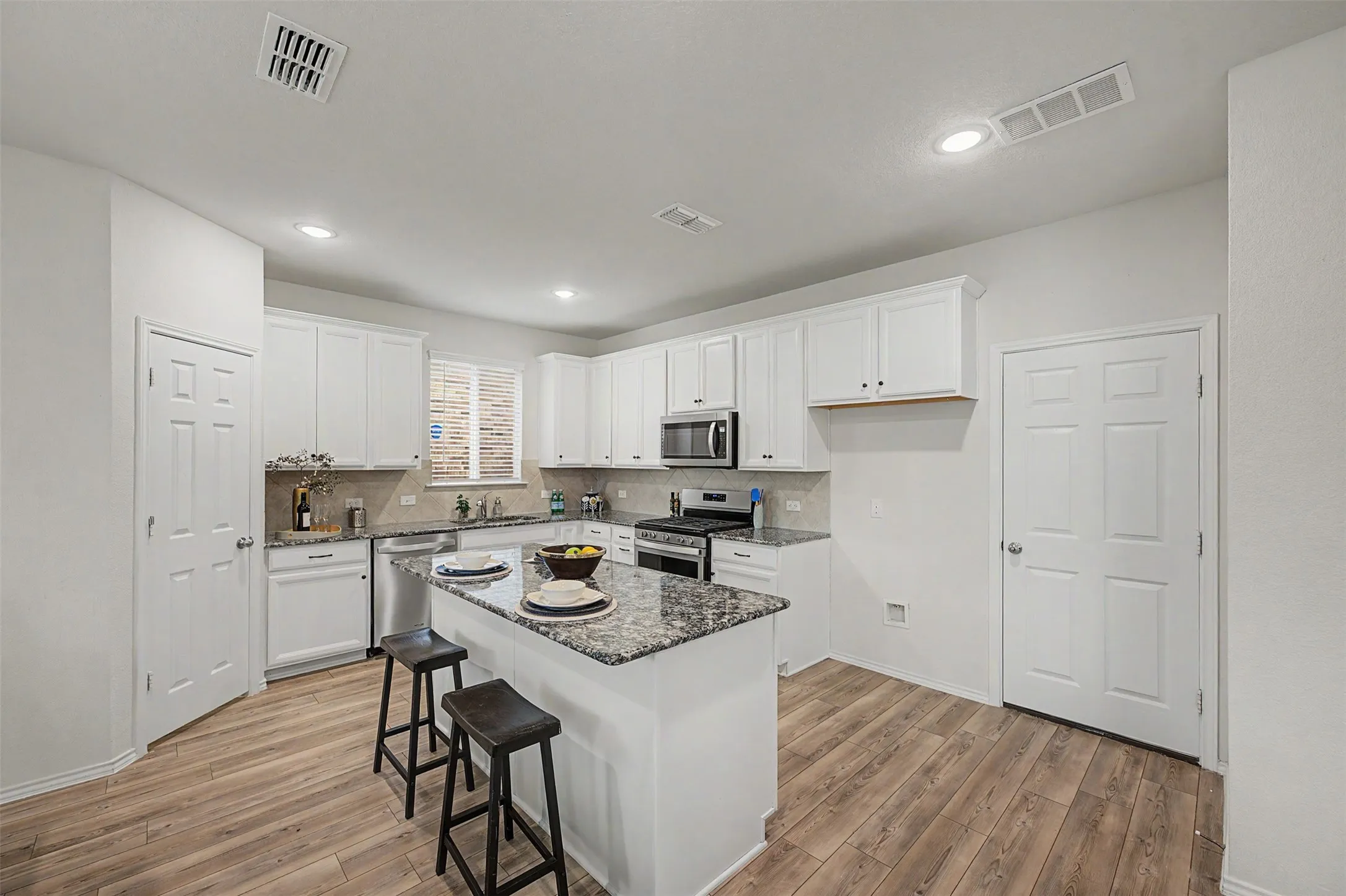 Single Family Residence For Sale in Tarrant County , 8116 Branch Hollow Trail, Fort Worth, Texas 76123, 4 Bedrooms, 3 Bathrooms, 2 Garage spaces, 2,183 Sqft, built in 2021, Price $320,000, mls#21279755, Real Estate Agent in Fort Worth, Homes For Sale in Tarrant county, Homes For Sale in Fort Worth, Realtor in Fort Worth Texas, Real Estate Brokerage Independent Realty Texas, Luminita Cordes Realtor