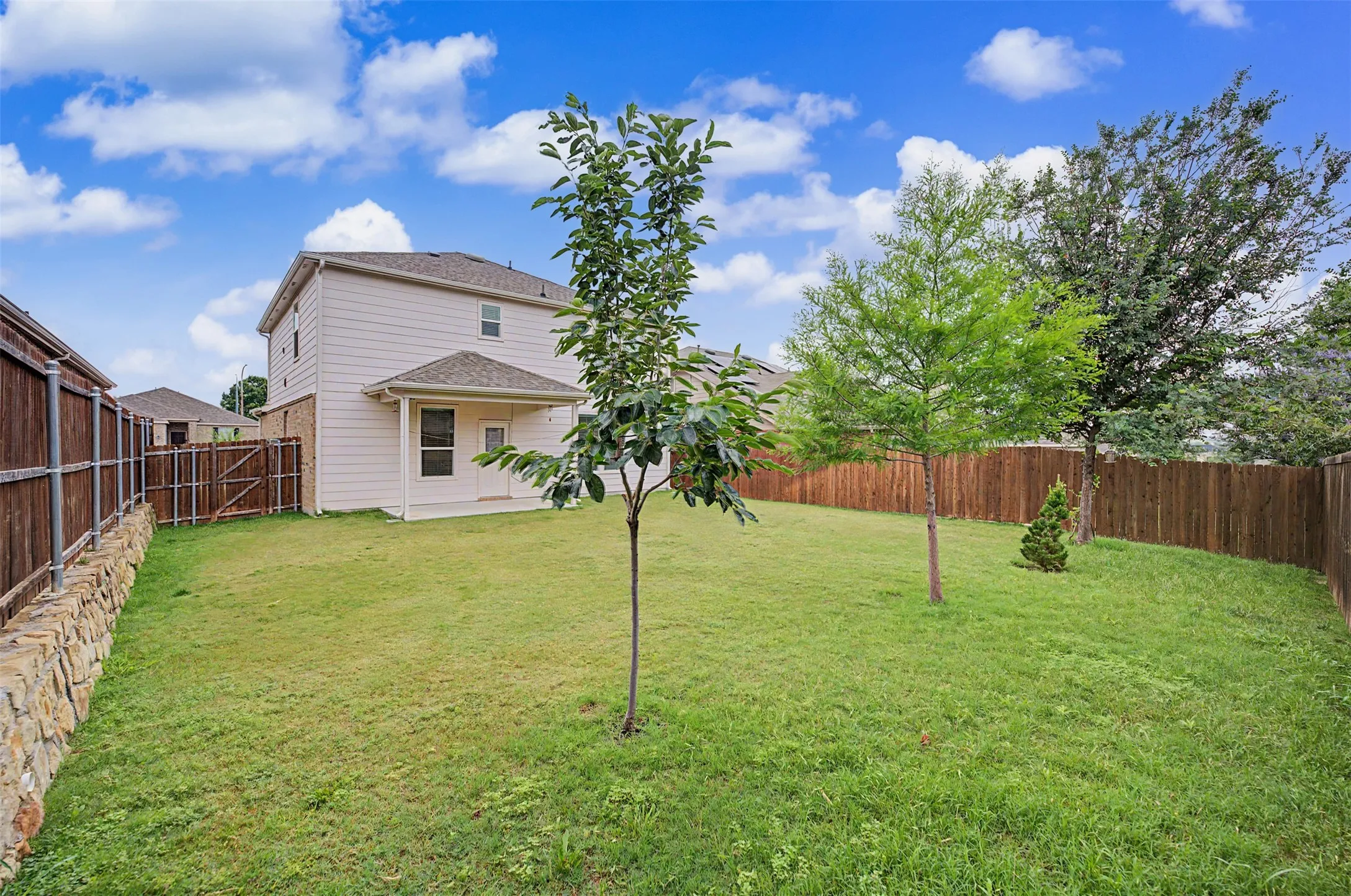 Single Family Residence For Sale in Tarrant County , 8116 Branch Hollow Trail, Fort Worth, Texas 76123, 4 Bedrooms, 3 Bathrooms, 2 Garage spaces, 2,183 Sqft, built in 2021, Price $320,000, mls#21279755, Real Estate Agent in Fort Worth, Homes For Sale in Tarrant county, Homes For Sale in Fort Worth, Realtor in Fort Worth Texas, Real Estate Brokerage Independent Realty Texas, Luminita Cordes Realtor