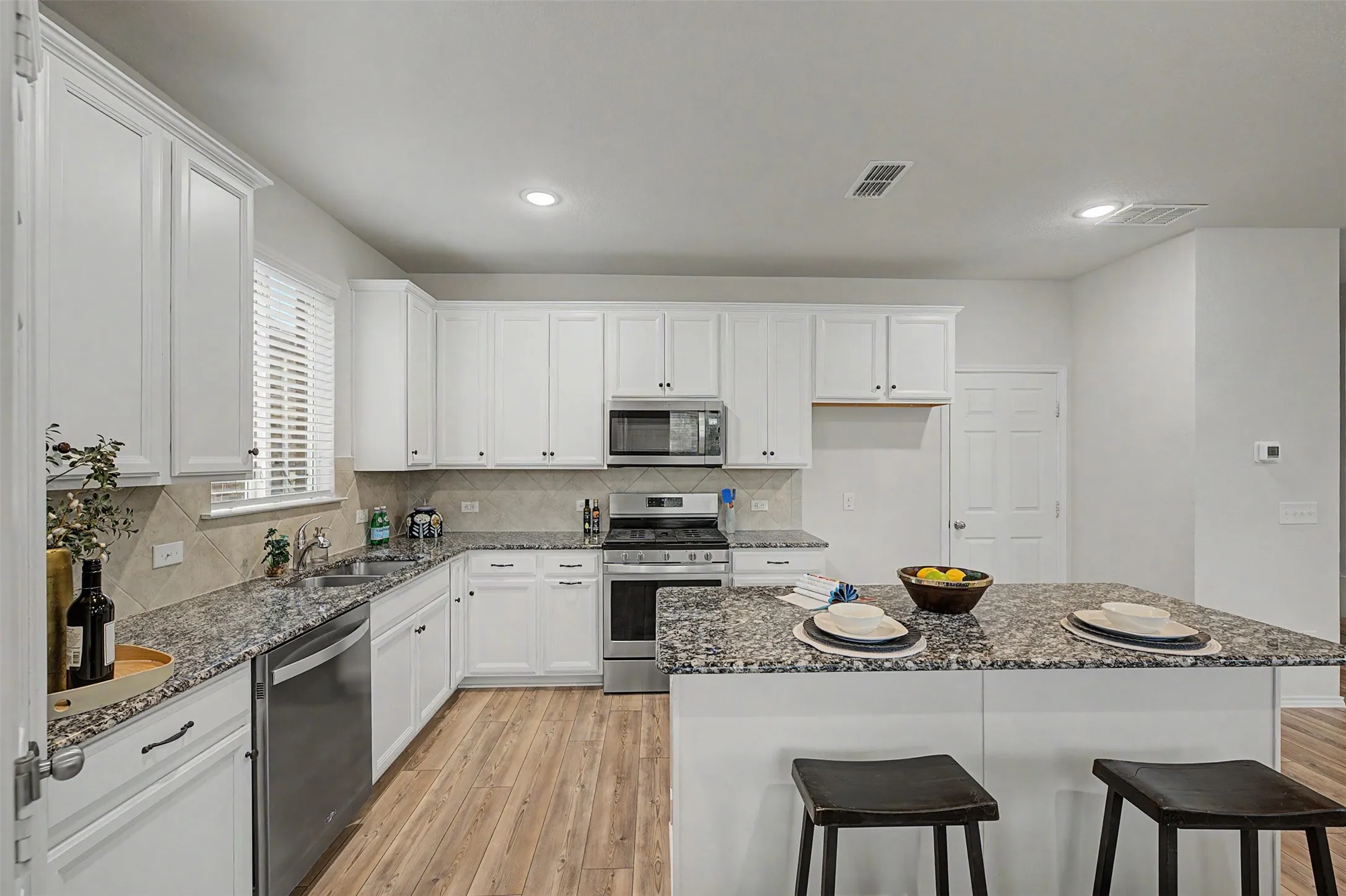Single Family Residence For Sale in Tarrant County , 8116 Branch Hollow Trail, Fort Worth, Texas 76123, 4 Bedrooms, 3 Bathrooms, 2 Garage spaces, 2,183 Sqft, built in 2021, Price $320,000, mls#21279755, Real Estate Agent in Fort Worth, Homes For Sale in Tarrant county, Homes For Sale in Fort Worth, Realtor in Fort Worth Texas, Real Estate Brokerage Independent Realty Texas, Luminita Cordes Realtor