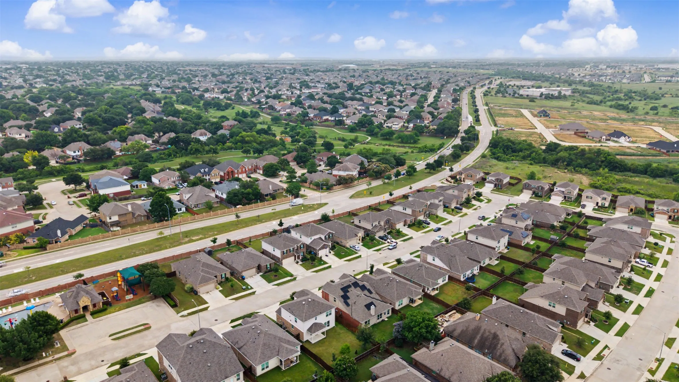 Single Family Residence For Sale in Tarrant County , 8116 Branch Hollow Trail, Fort Worth, Texas 76123, 4 Bedrooms, 3 Bathrooms, 2 Garage spaces, 2,183 Sqft, built in 2021, Price $320,000, mls#21279755, Real Estate Agent in Fort Worth, Homes For Sale in Tarrant county, Homes For Sale in Fort Worth, Realtor in Fort Worth Texas, Real Estate Brokerage Independent Realty Texas, Luminita Cordes Realtor