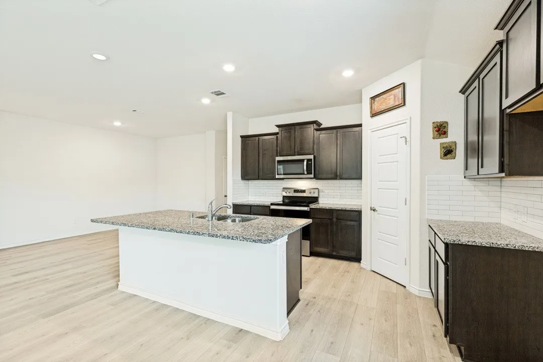 Single Family Residence For Sale in Collin County , 1017 Crepe Myrtle Lane, Anna, Texas 75409, 4 Bedrooms, 3 Bathrooms, 2 Garage spaces, 2,089 Sqft, built in 2020, Price $390,000, mls#21280441, Real Estate Agent in Anna, Homes For Sale in Collin county, Homes For Sale in Anna, Realtor in Anna Texas, Real Estate Brokerage Independent Realty Texas, Luminita Cordes Realtor