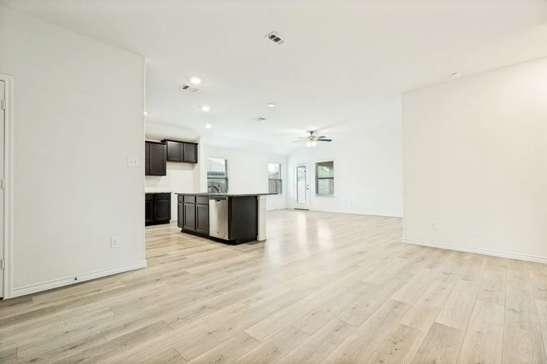Single Family Residence For Sale in Collin County , 1017 Crepe Myrtle Lane, Anna, Texas 75409, 4 Bedrooms, 3 Bathrooms, 2 Garage spaces, 2,089 Sqft, built in 2020, Price $390,000, mls#21280441, Real Estate Agent in Anna, Homes For Sale in Collin county, Homes For Sale in Anna, Realtor in Anna Texas, Real Estate Brokerage Independent Realty Texas, Luminita Cordes Realtor