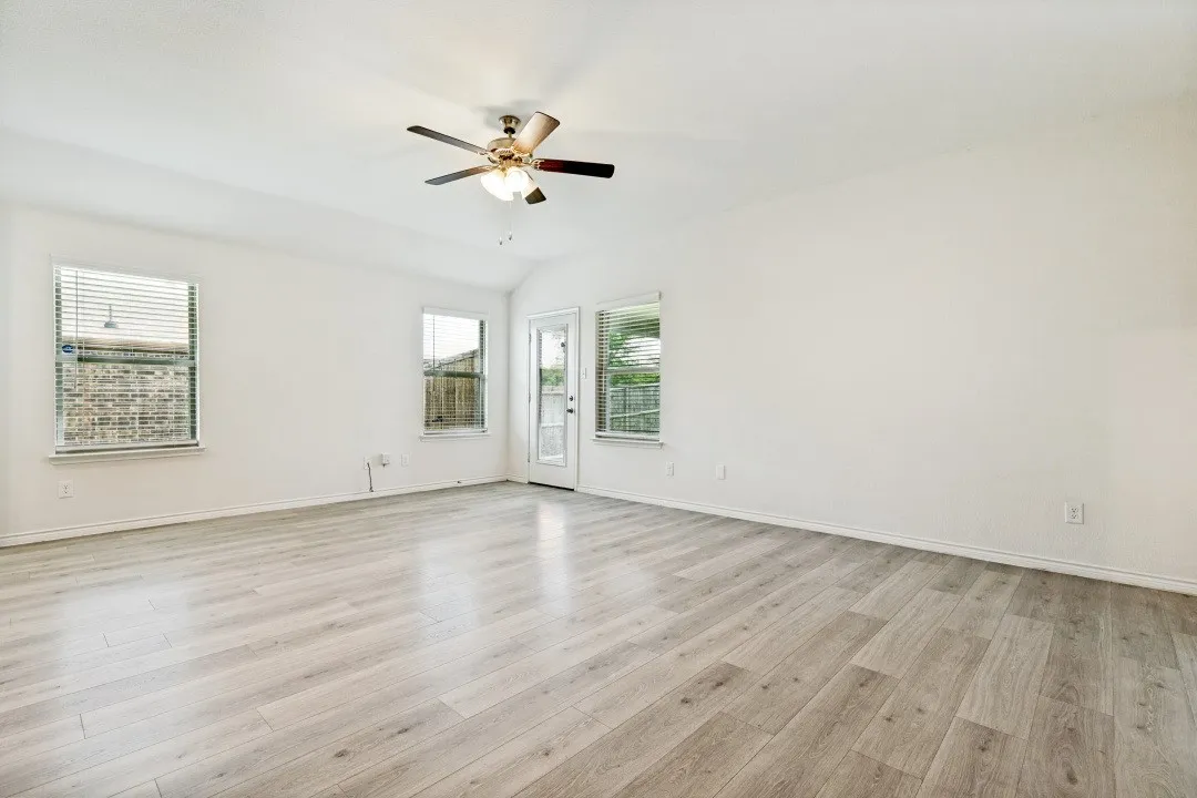 Single Family Residence For Sale in Collin County , 1017 Crepe Myrtle Lane, Anna, Texas 75409, 4 Bedrooms, 3 Bathrooms, 2 Garage spaces, 2,089 Sqft, built in 2020, Price $390,000, mls#21280441, Real Estate Agent in Anna, Homes For Sale in Collin county, Homes For Sale in Anna, Realtor in Anna Texas, Real Estate Brokerage Independent Realty Texas, Luminita Cordes Realtor