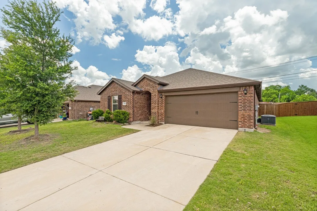 Single Family Residence For Sale in Collin County , 1017 Crepe Myrtle Lane, Anna, Texas 75409, 4 Bedrooms, 3 Bathrooms, 2 Garage spaces, 2,089 Sqft, built in 2020, Price $390,000, mls#21280441, Real Estate Agent in Anna, Homes For Sale in Collin county, Homes For Sale in Anna, Realtor in Anna Texas, Real Estate Brokerage Independent Realty Texas, Luminita Cordes Realtor