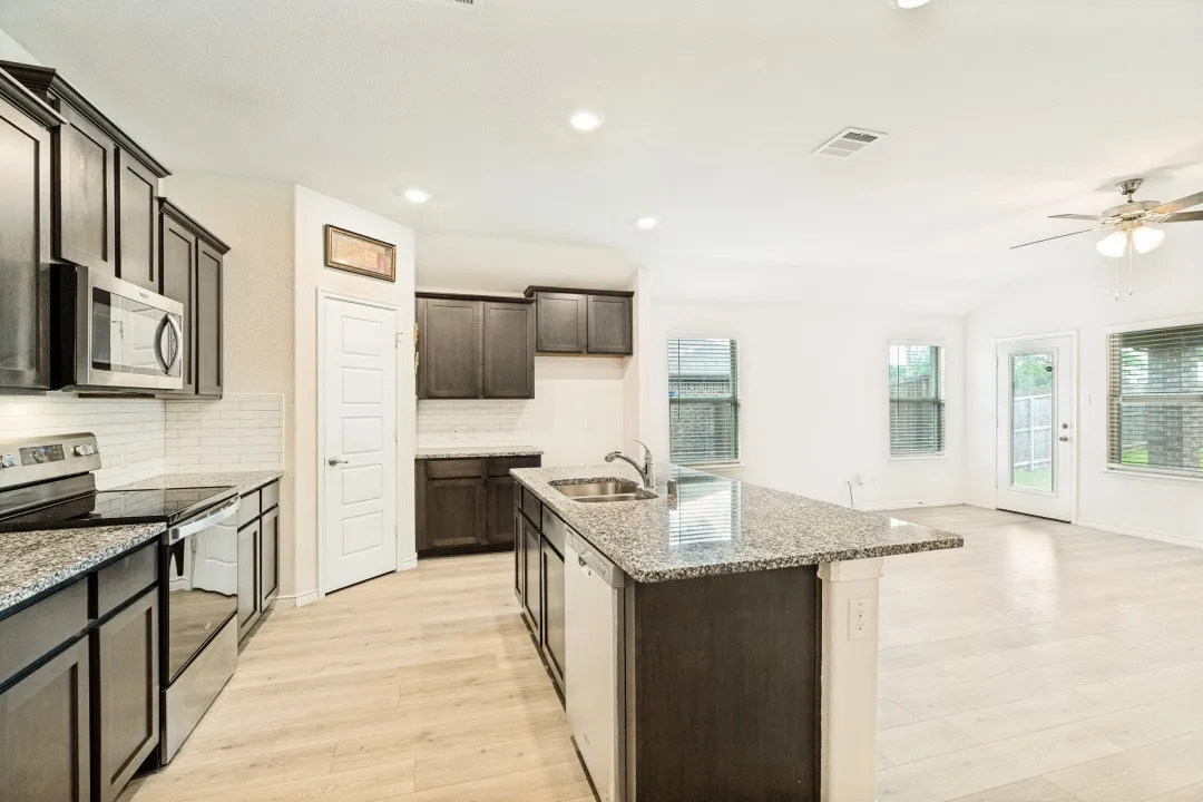 Single Family Residence For Sale in Collin County , 1017 Crepe Myrtle Lane, Anna, Texas 75409, 4 Bedrooms, 3 Bathrooms, 2 Garage spaces, 2,089 Sqft, built in 2020, Price $390,000, mls#21280441, Real Estate Agent in Anna, Homes For Sale in Collin county, Homes For Sale in Anna, Realtor in Anna Texas, Real Estate Brokerage Independent Realty Texas, Luminita Cordes Realtor