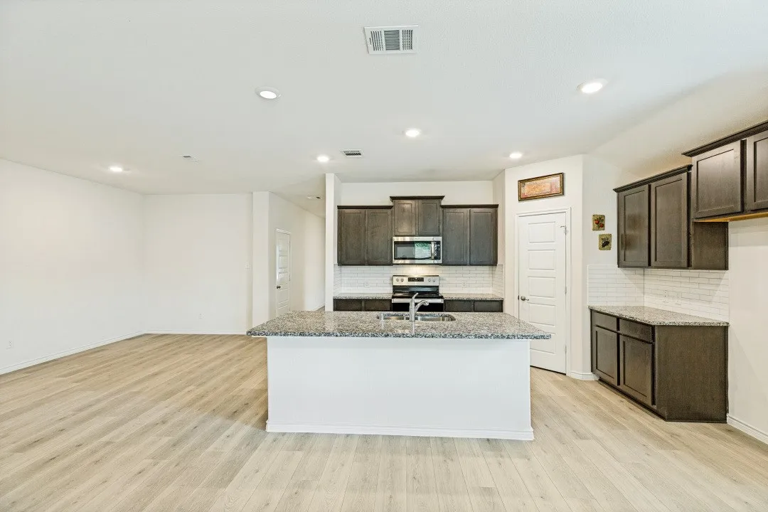 Single Family Residence For Sale in Collin County , 1017 Crepe Myrtle Lane, Anna, Texas 75409, 4 Bedrooms, 3 Bathrooms, 2 Garage spaces, 2,089 Sqft, built in 2020, Price $390,000, mls#21280441, Real Estate Agent in Anna, Homes For Sale in Collin county, Homes For Sale in Anna, Realtor in Anna Texas, Real Estate Brokerage Independent Realty Texas, Luminita Cordes Realtor