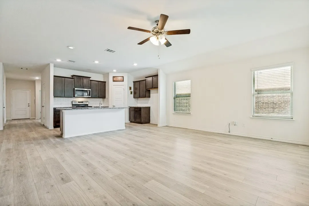 Single Family Residence For Sale in Collin County , 1017 Crepe Myrtle Lane, Anna, Texas 75409, 4 Bedrooms, 3 Bathrooms, 2 Garage spaces, 2,089 Sqft, built in 2020, Price $390,000, mls#21280441, Real Estate Agent in Anna, Homes For Sale in Collin county, Homes For Sale in Anna, Realtor in Anna Texas, Real Estate Brokerage Independent Realty Texas, Luminita Cordes Realtor