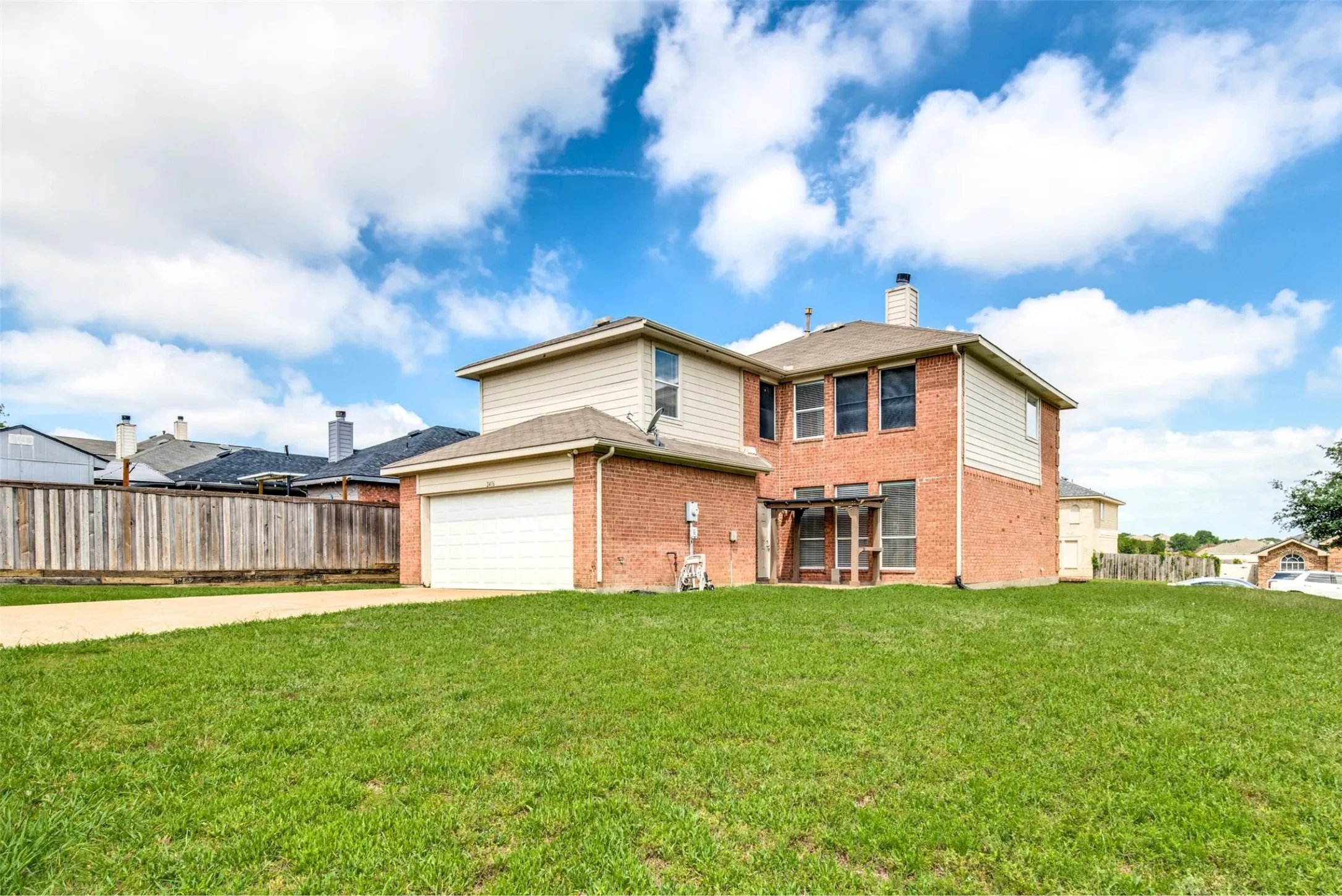 Single Family Residence For Sale in Dallas County , 2416 Redfield Drive, Mesquite, Texas 75181, 5 Bedroom, 3 Bathroom, 2 Garage spaces, 2,470 Sqft, built in 1998, mls#21278583, Real Estate Agent in Mesquite, Homes For Sale in Dallas county, Homes For Sale in Mesquite, Realtor in Mesquite Texas, Real Estate Brokerage Independent Realty Texas, Luminita Cordes Realtor