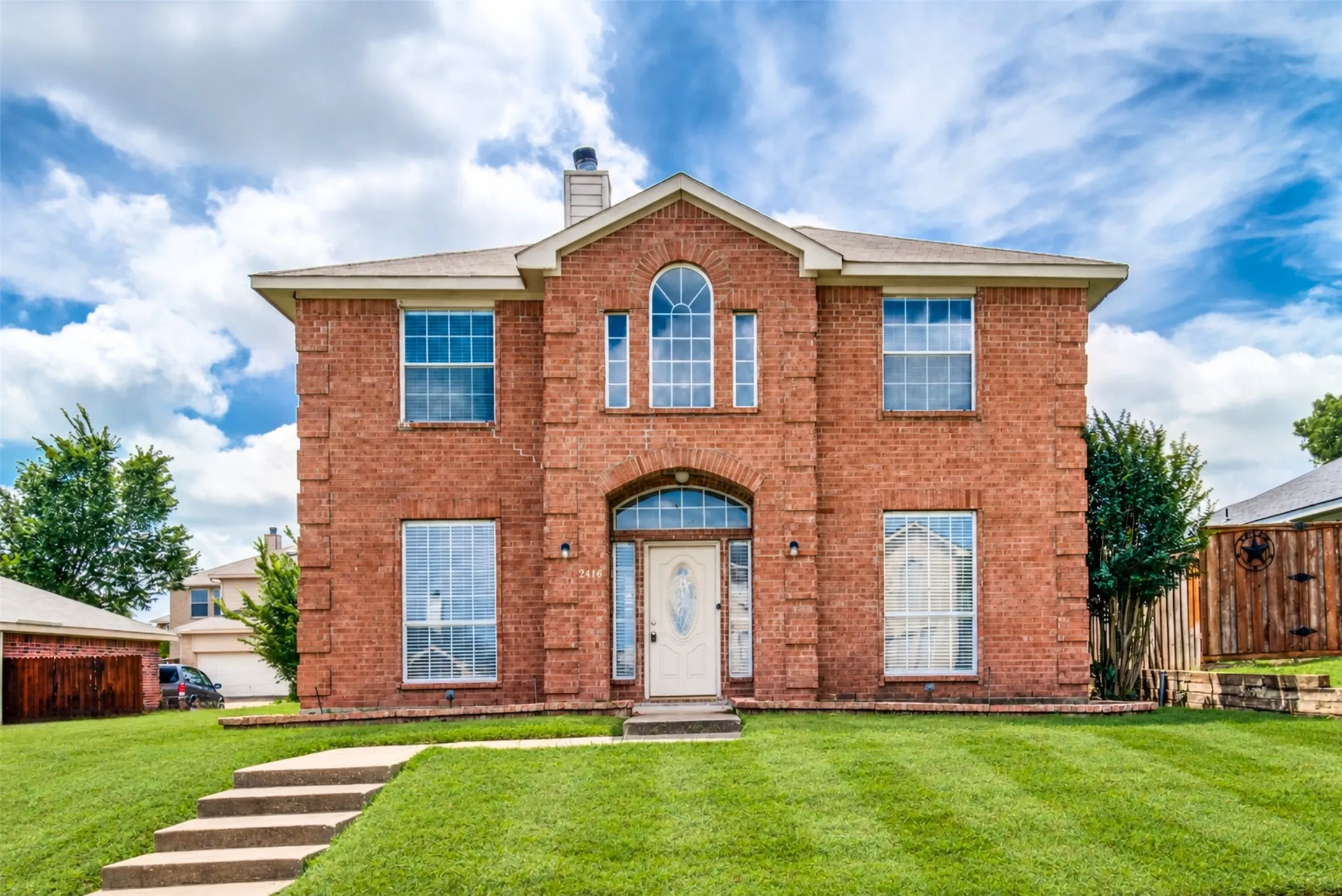 Single Family Residence For Sale in Dallas County , 2416 Redfield Drive, Mesquite, Texas 75181, 5 Bedroom, 3 Bathroom, 2 Garage spaces, 2,470 Sqft, built in 1998, mls#21278583, Real Estate Agent in Mesquite, Homes For Sale in Dallas county, Homes For Sale in Mesquite, Realtor in Mesquite Texas, Real Estate Brokerage Independent Realty Texas, Luminita Cordes Realtor