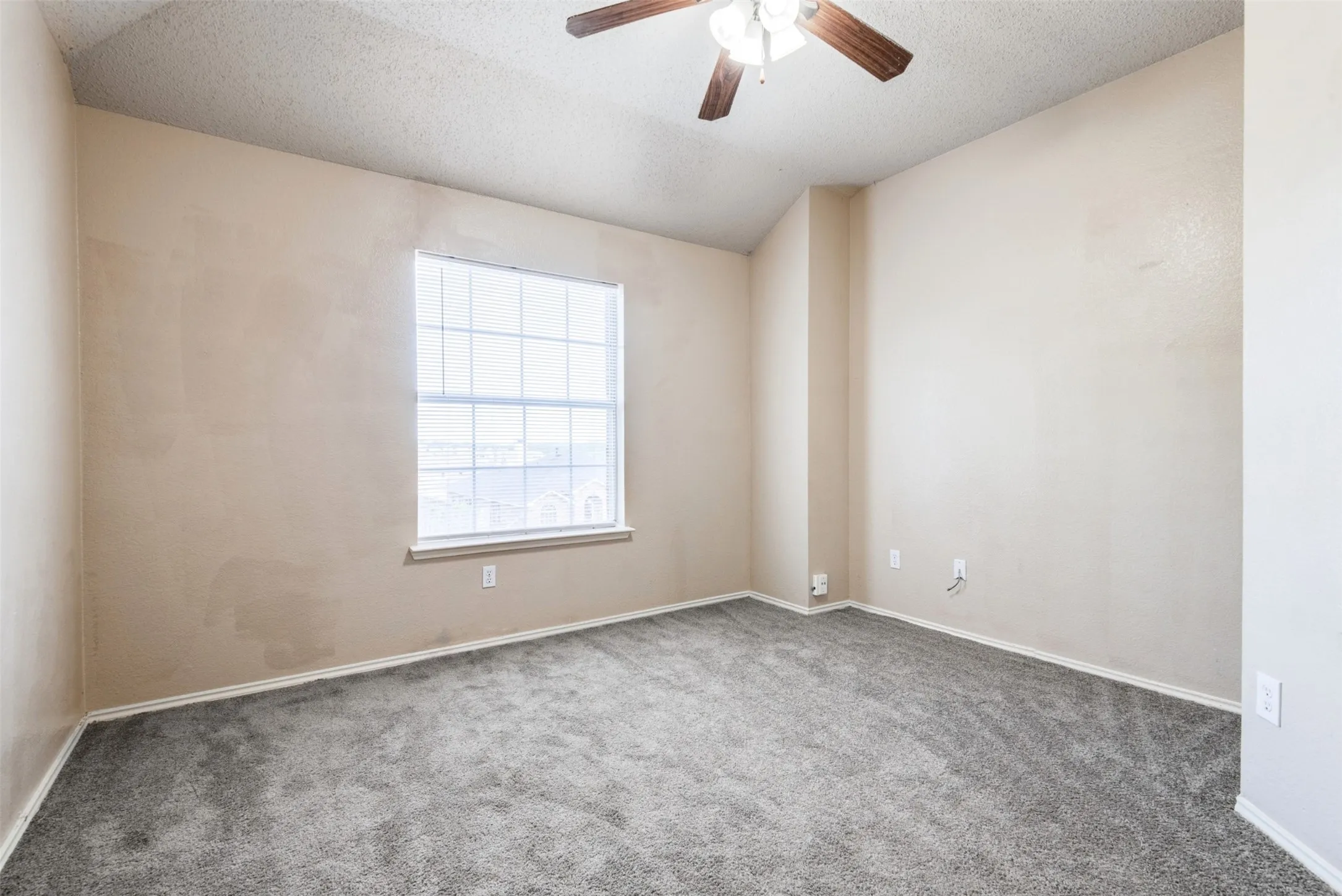Single Family Residence For Sale in Dallas County , 2416 Redfield Drive, Mesquite, Texas 75181, 5 Bedroom, 3 Bathroom, 2 Garage spaces, 2,470 Sqft, built in 1998, mls#21278583, Real Estate Agent in Mesquite, Homes For Sale in Dallas county, Homes For Sale in Mesquite, Realtor in Mesquite Texas, Real Estate Brokerage Independent Realty Texas, Luminita Cordes Realtor