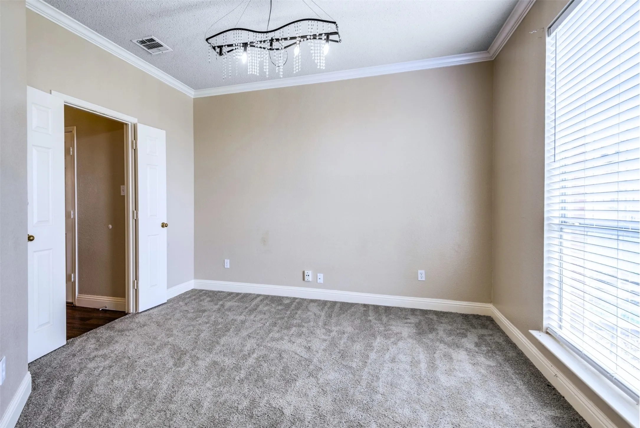 Single Family Residence For Sale in Dallas County , 2416 Redfield Drive, Mesquite, Texas 75181, 5 Bedroom, 3 Bathroom, 2 Garage spaces, 2,470 Sqft, built in 1998, mls#21278583, Real Estate Agent in Mesquite, Homes For Sale in Dallas county, Homes For Sale in Mesquite, Realtor in Mesquite Texas, Real Estate Brokerage Independent Realty Texas, Luminita Cordes Realtor