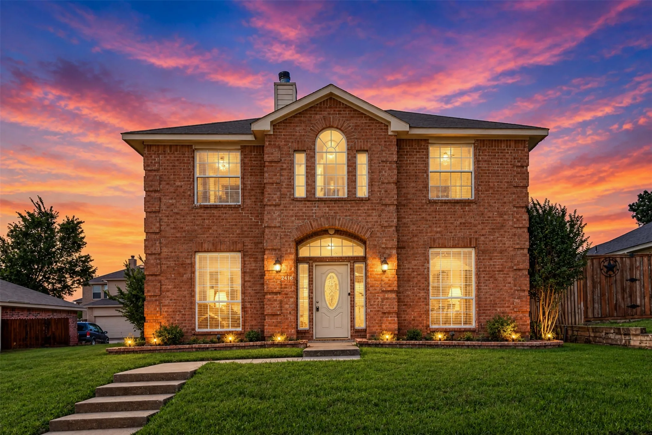 Single Family Residence For Sale in Dallas County , 2416 Redfield Drive, Mesquite, Texas 75181, 5 Bedroom, 3 Bathroom, 2 Garage spaces, 2,470 Sqft, built in 1998, mls#21278583, Real Estate Agent in Mesquite, Homes For Sale in Dallas county, Homes For Sale in Mesquite, Realtor in Mesquite Texas, Real Estate Brokerage Independent Realty Texas, Luminita Cordes Realtor