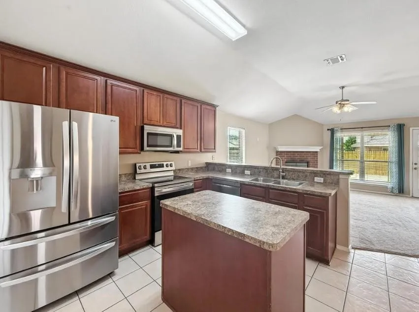 Single Family Residence For Rent in Hood County , 4720 Topaz Lane, Granbury, Texas 76049, 4 Bedrooms, 2 Bathrooms, 2 Garage spaces, 1,903 Sqft, built in 2005, Price $2,400, mls#21254857, Real Estate Agent in Granbury, Homes For Rent in Hood county, Homes For Rent in Granbury, Realtor in Granbury Texas, Real Estate Brokerage Independent Realty Texas, Luminita Cordes Realtor