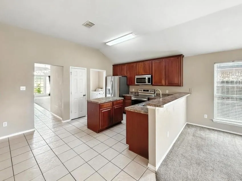 Single Family Residence For Rent in Hood County , 4720 Topaz Lane, Granbury, Texas 76049, 4 Bedrooms, 2 Bathrooms, 2 Garage spaces, 1,903 Sqft, built in 2005, Price $2,400, mls#21254857, Real Estate Agent in Granbury, Homes For Rent in Hood county, Homes For Rent in Granbury, Realtor in Granbury Texas, Real Estate Brokerage Independent Realty Texas, Luminita Cordes Realtor