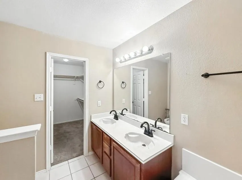 Single Family Residence For Rent in Hood County , 4720 Topaz Lane, Granbury, Texas 76049, 4 Bedrooms, 2 Bathrooms, 2 Garage spaces, 1,903 Sqft, built in 2005, Price $2,400, mls#21254857, Real Estate Agent in Granbury, Homes For Rent in Hood county, Homes For Rent in Granbury, Realtor in Granbury Texas, Real Estate Brokerage Independent Realty Texas, Luminita Cordes Realtor