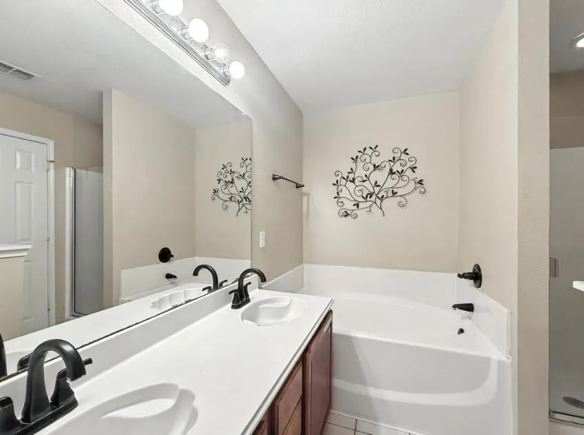 Single Family Residence For Rent in Hood County , 4720 Topaz Lane, Granbury, Texas 76049, 4 Bedrooms, 2 Bathrooms, 2 Garage spaces, 1,903 Sqft, built in 2005, Price $2,400, mls#21254857, Real Estate Agent in Granbury, Homes For Rent in Hood county, Homes For Rent in Granbury, Realtor in Granbury Texas, Real Estate Brokerage Independent Realty Texas, Luminita Cordes Realtor