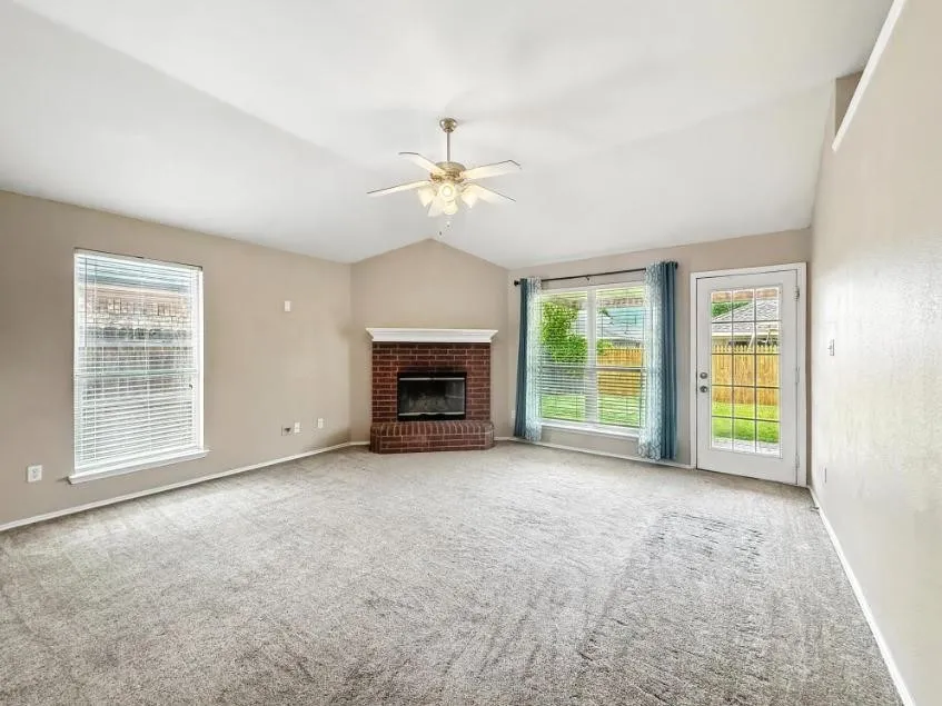 Single Family Residence For Rent in Hood County , 4720 Topaz Lane, Granbury, Texas 76049, 4 Bedrooms, 2 Bathrooms, 2 Garage spaces, 1,903 Sqft, built in 2005, Price $2,400, mls#21254857, Real Estate Agent in Granbury, Homes For Rent in Hood county, Homes For Rent in Granbury, Realtor in Granbury Texas, Real Estate Brokerage Independent Realty Texas, Luminita Cordes Realtor