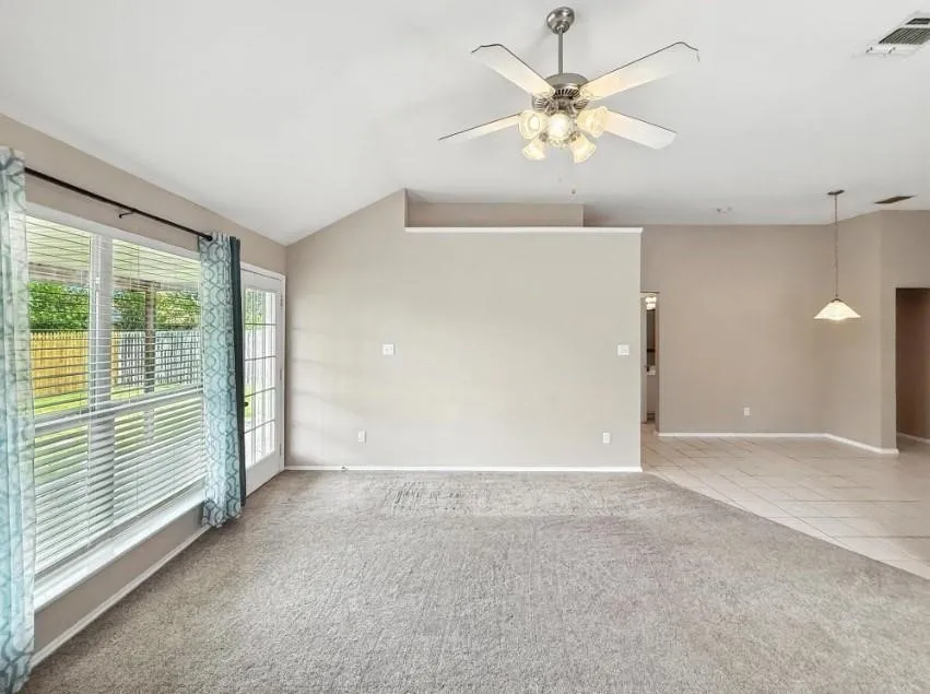 Single Family Residence For Rent in Hood County , 4720 Topaz Lane, Granbury, Texas 76049, 4 Bedrooms, 2 Bathrooms, 2 Garage spaces, 1,903 Sqft, built in 2005, Price $2,400, mls#21254857, Real Estate Agent in Granbury, Homes For Rent in Hood county, Homes For Rent in Granbury, Realtor in Granbury Texas, Real Estate Brokerage Independent Realty Texas, Luminita Cordes Realtor