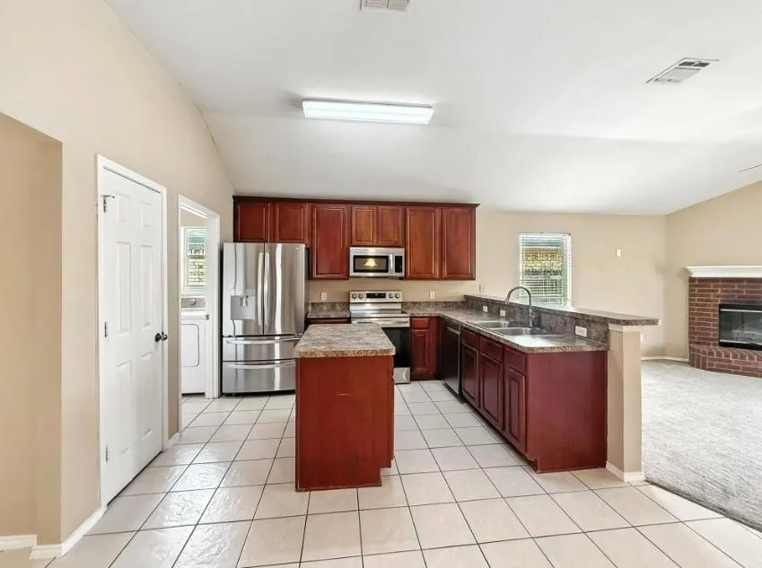 Single Family Residence For Rent in Hood County , 4720 Topaz Lane, Granbury, Texas 76049, 4 Bedrooms, 2 Bathrooms, 2 Garage spaces, 1,903 Sqft, built in 2005, Price $2,400, mls#21254857, Real Estate Agent in Granbury, Homes For Rent in Hood county, Homes For Rent in Granbury, Realtor in Granbury Texas, Real Estate Brokerage Independent Realty Texas, Luminita Cordes Realtor