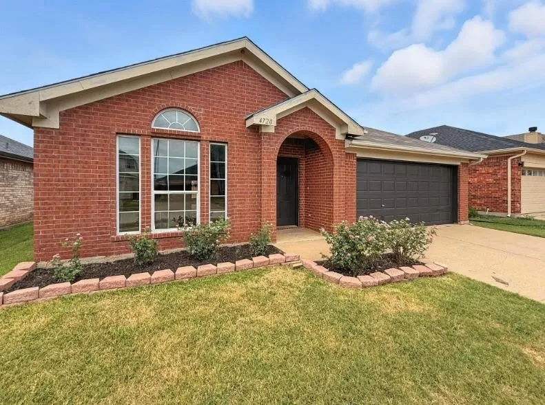 Single Family Residence For Rent in Hood County , 4720 Topaz Lane, Granbury, Texas 76049, 4 Bedrooms, 2 Bathrooms, 2 Garage spaces, 1,903 Sqft, built in 2005, Price $2,400, mls#21254857, Real Estate Agent in Granbury, Homes For Rent in Hood county, Homes For Rent in Granbury, Realtor in Granbury Texas, Real Estate Brokerage Independent Realty Texas, Luminita Cordes Realtor