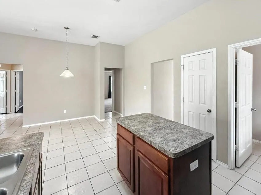 Single Family Residence For Rent in Hood County , 4720 Topaz Lane, Granbury, Texas 76049, 4 Bedrooms, 2 Bathrooms, 2 Garage spaces, 1,903 Sqft, built in 2005, Price $2,400, mls#21254857, Real Estate Agent in Granbury, Homes For Rent in Hood county, Homes For Rent in Granbury, Realtor in Granbury Texas, Real Estate Brokerage Independent Realty Texas, Luminita Cordes Realtor