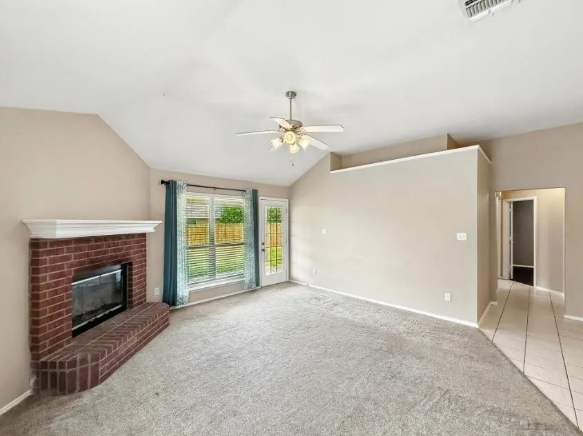 Single Family Residence For Rent in Hood County , 4720 Topaz Lane, Granbury, Texas 76049, 4 Bedrooms, 2 Bathrooms, 2 Garage spaces, 1,903 Sqft, built in 2005, Price $2,400, mls#21254857, Real Estate Agent in Granbury, Homes For Rent in Hood county, Homes For Rent in Granbury, Realtor in Granbury Texas, Real Estate Brokerage Independent Realty Texas, Luminita Cordes Realtor