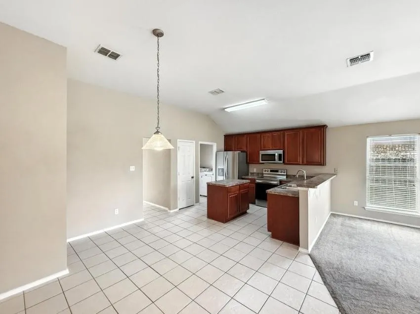 Single Family Residence For Rent in Hood County , 4720 Topaz Lane, Granbury, Texas 76049, 4 Bedrooms, 2 Bathrooms, 2 Garage spaces, 1,903 Sqft, built in 2005, Price $2,400, mls#21254857, Real Estate Agent in Granbury, Homes For Rent in Hood county, Homes For Rent in Granbury, Realtor in Granbury Texas, Real Estate Brokerage Independent Realty Texas, Luminita Cordes Realtor