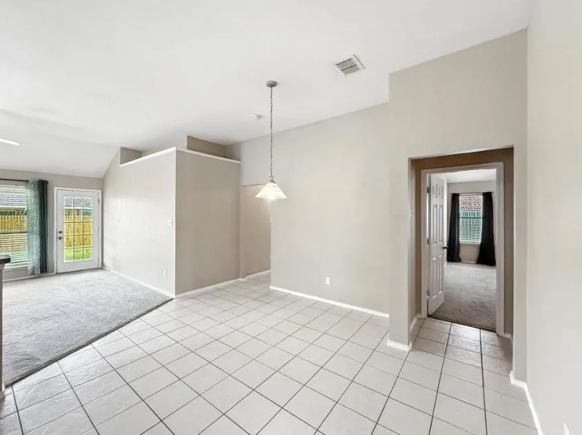 Single Family Residence For Rent in Hood County , 4720 Topaz Lane, Granbury, Texas 76049, 4 Bedrooms, 2 Bathrooms, 2 Garage spaces, 1,903 Sqft, built in 2005, Price $2,400, mls#21254857, Real Estate Agent in Granbury, Homes For Rent in Hood county, Homes For Rent in Granbury, Realtor in Granbury Texas, Real Estate Brokerage Independent Realty Texas, Luminita Cordes Realtor
