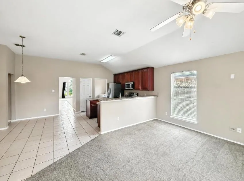 Single Family Residence For Rent in Hood County , 4720 Topaz Lane, Granbury, Texas 76049, 4 Bedrooms, 2 Bathrooms, 2 Garage spaces, 1,903 Sqft, built in 2005, Price $2,400, mls#21254857, Real Estate Agent in Granbury, Homes For Rent in Hood county, Homes For Rent in Granbury, Realtor in Granbury Texas, Real Estate Brokerage Independent Realty Texas, Luminita Cordes Realtor