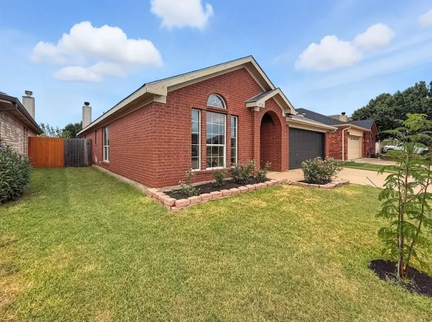 Single Family Residence For Rent in Hood County , 4720 Topaz Lane, Granbury, Texas 76049, 4 Bedrooms, 2 Bathrooms, 2 Garage spaces, 1,903 Sqft, built in 2005, Price $2,400, mls#21254857, Real Estate Agent in Granbury, Homes For Rent in Hood county, Homes For Rent in Granbury, Realtor in Granbury Texas, Real Estate Brokerage Independent Realty Texas, Luminita Cordes Realtor