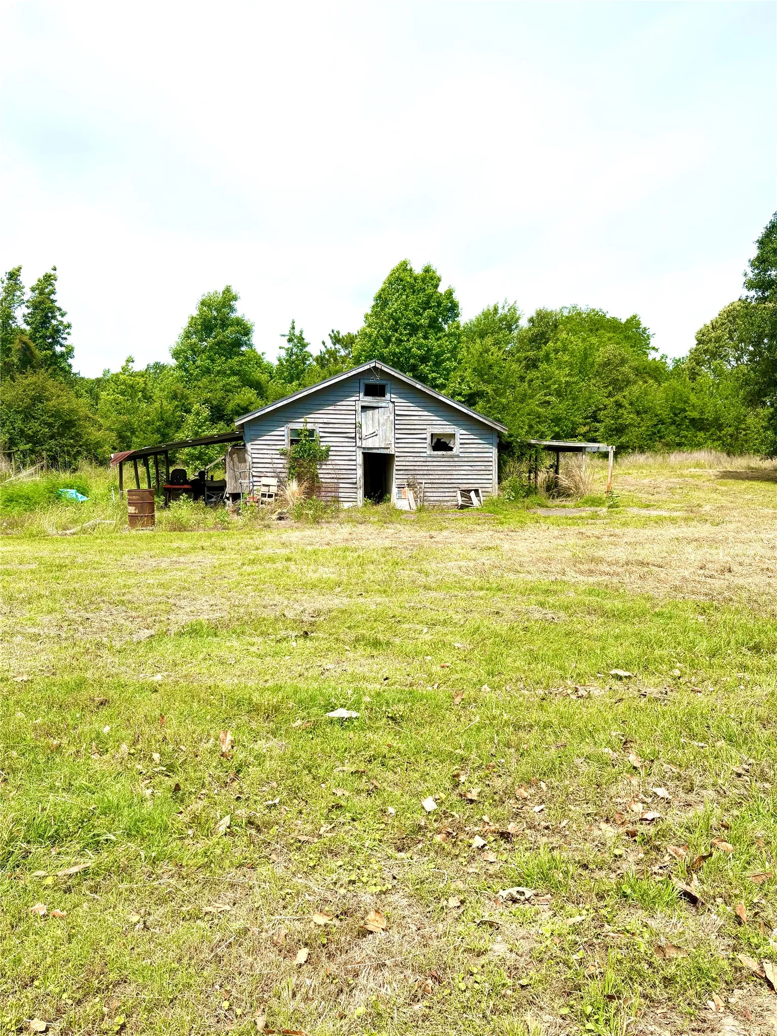 Single Family Residence For Sale in Camp County , 1078 Fm 1519 N, Leesburg, Texas 75451, 3 Bedrooms, 2 Bathrooms, Garage spaces, 1,668 Sqft, built in 1938, Price $129,000, mls#21280450, Real Estate Agent in Leesburg, Homes For Sale in Camp county, Homes For Sale in Leesburg, Realtor in Leesburg Texas, Real Estate Brokerage Independent Realty Texas, Luminita Cordes Realtor