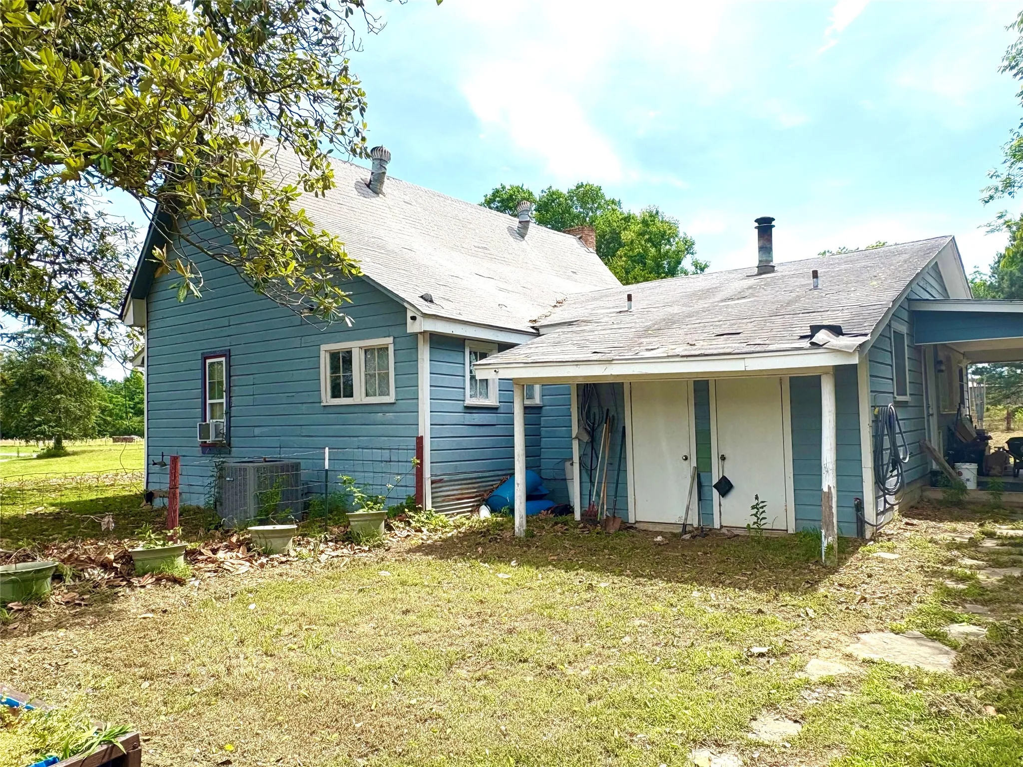 Single Family Residence For Sale in Camp County , 1078 Fm 1519 N, Leesburg, Texas 75451, 3 Bedrooms, 2 Bathrooms, Garage spaces, 1,668 Sqft, built in 1938, Price $129,000, mls#21280450, Real Estate Agent in Leesburg, Homes For Sale in Camp county, Homes For Sale in Leesburg, Realtor in Leesburg Texas, Real Estate Brokerage Independent Realty Texas, Luminita Cordes Realtor