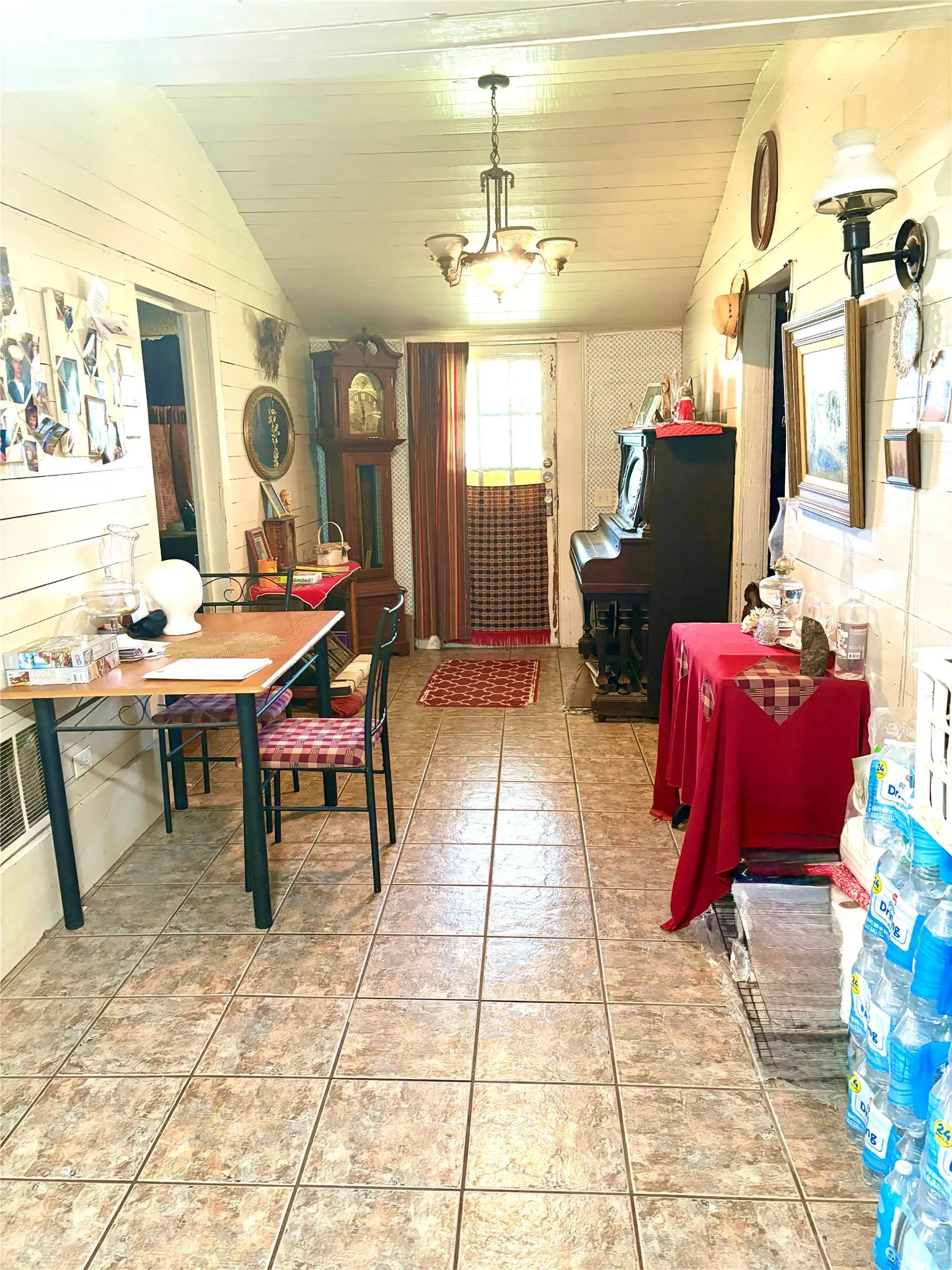 Single Family Residence For Sale in Camp County , 1078 Fm 1519 N, Leesburg, Texas 75451, 3 Bedrooms, 2 Bathrooms, Garage spaces, 1,668 Sqft, built in 1938, Price $129,000, mls#21280450, Real Estate Agent in Leesburg, Homes For Sale in Camp county, Homes For Sale in Leesburg, Realtor in Leesburg Texas, Real Estate Brokerage Independent Realty Texas, Luminita Cordes Realtor