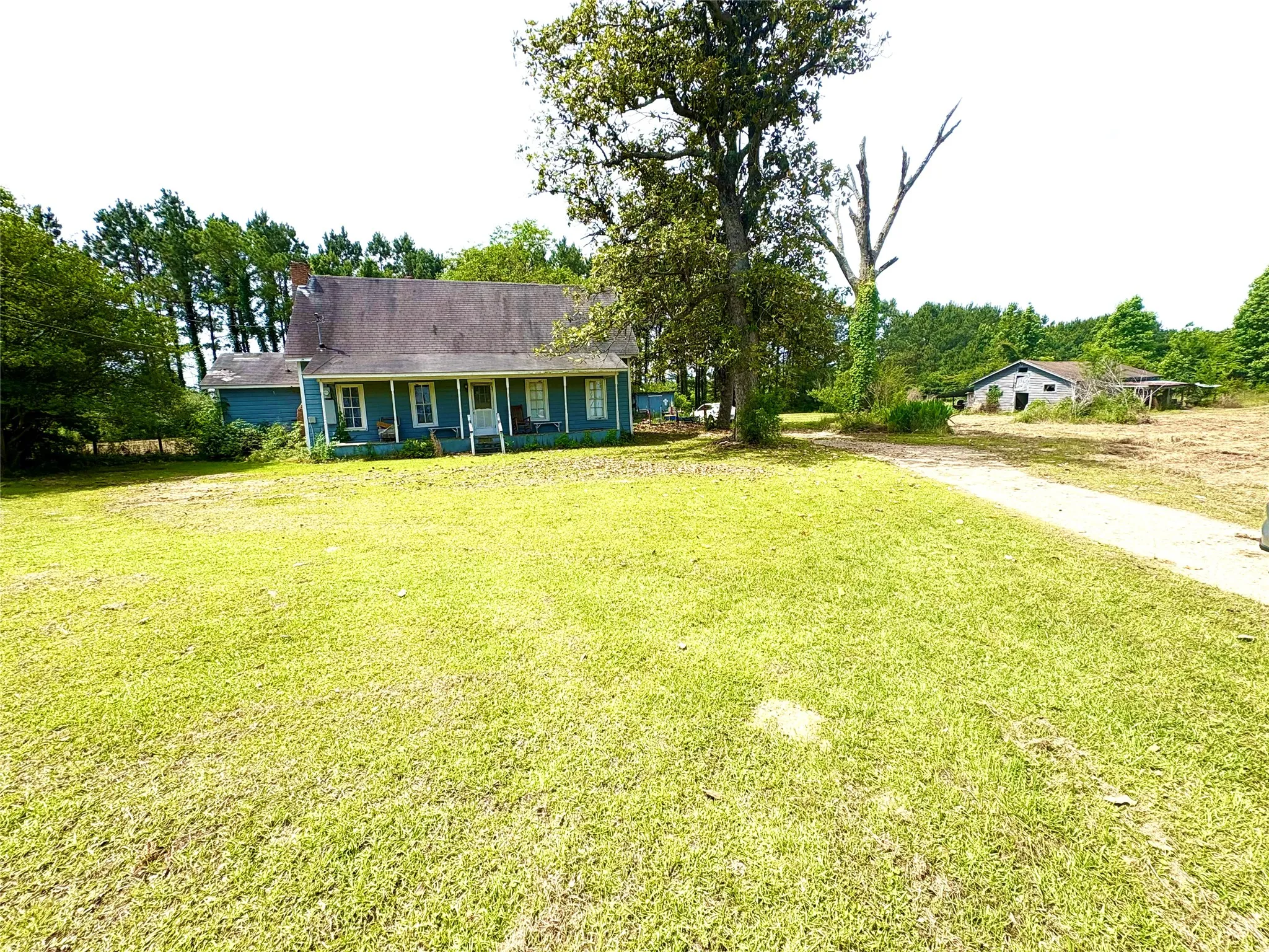 Single Family Residence For Sale in Camp County , 1078 Fm 1519 N, Leesburg, Texas 75451, 3 Bedrooms, 2 Bathrooms, Garage spaces, 1,668 Sqft, built in 1938, Price $129,000, mls#21280450, Real Estate Agent in Leesburg, Homes For Sale in Camp county, Homes For Sale in Leesburg, Realtor in Leesburg Texas, Real Estate Brokerage Independent Realty Texas, Luminita Cordes Realtor