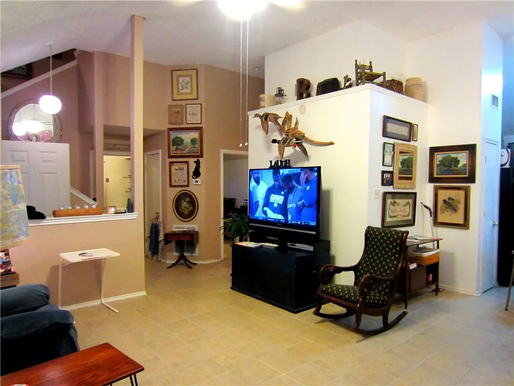 Single Family Residence For Rent in Denton County , 940 Sylvan Creek Drive, Lewisville, Texas 75067, 3 Bedroom, 2 Bathroom, 2 Garage spaces, 1,506 Sqft, built in 1985, mls#21280463, Real Estate Agent in Lewisville, Homes For Rent in Denton county, Homes For Rent in Lewisville, Realtor in Lewisville Texas, Real Estate Brokerage Independent Realty Texas, Luminita Cordes Realtor