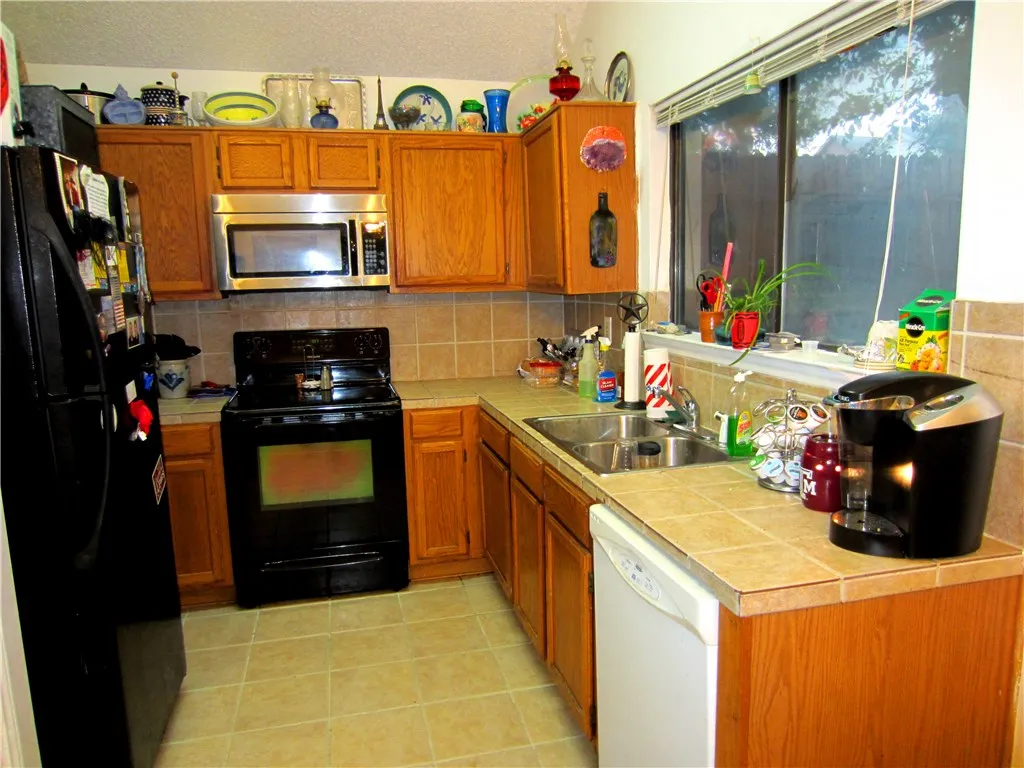 Single Family Residence For Rent in Denton County , 940 Sylvan Creek Drive, Lewisville, Texas 75067, 3 Bedroom, 2 Bathroom, 2 Garage spaces, 1,506 Sqft, built in 1985, mls#21280463, Real Estate Agent in Lewisville, Homes For Rent in Denton county, Homes For Rent in Lewisville, Realtor in Lewisville Texas, Real Estate Brokerage Independent Realty Texas, Luminita Cordes Realtor