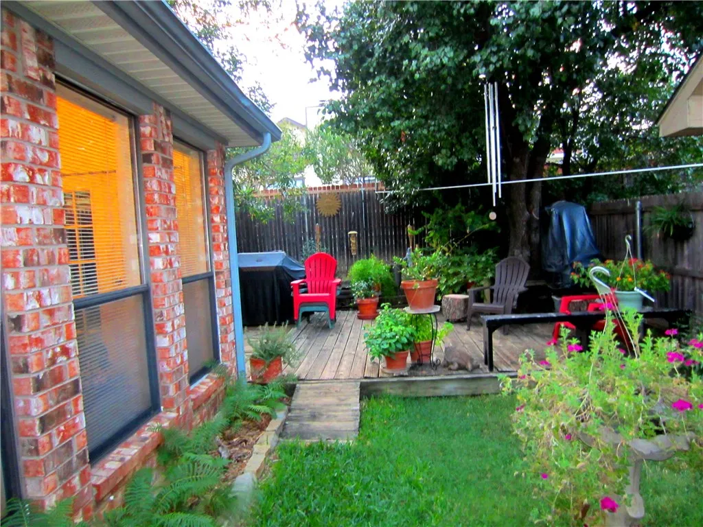 Single Family Residence For Rent in Denton County , 940 Sylvan Creek Drive, Lewisville, Texas 75067, 3 Bedroom, 2 Bathroom, 2 Garage spaces, 1,506 Sqft, built in 1985, mls#21280463, Real Estate Agent in Lewisville, Homes For Rent in Denton county, Homes For Rent in Lewisville, Realtor in Lewisville Texas, Real Estate Brokerage Independent Realty Texas, Luminita Cordes Realtor