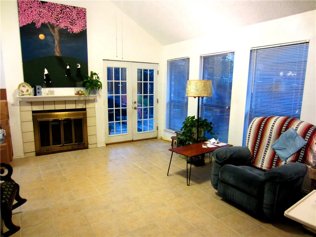Single Family Residence For Rent in Denton County , 940 Sylvan Creek Drive, Lewisville, Texas 75067, 3 Bedroom, 2 Bathroom, 2 Garage spaces, 1,506 Sqft, built in 1985, mls#21280463, Real Estate Agent in Lewisville, Homes For Rent in Denton county, Homes For Rent in Lewisville, Realtor in Lewisville Texas, Real Estate Brokerage Independent Realty Texas, Luminita Cordes Realtor