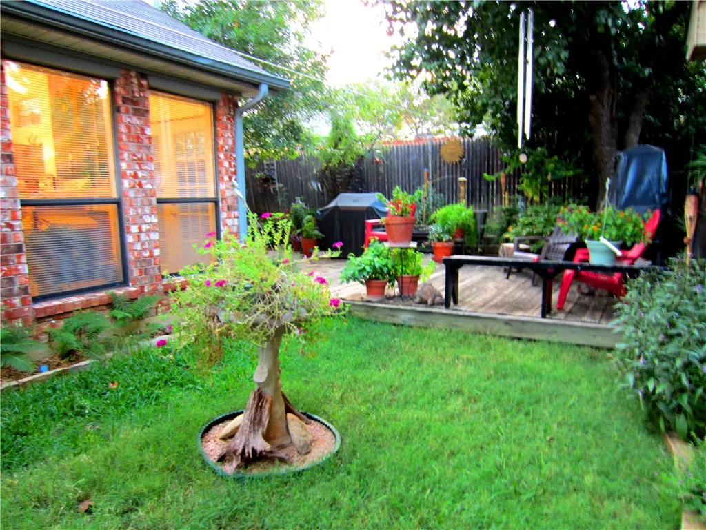 Single Family Residence For Rent in Denton County , 940 Sylvan Creek Drive, Lewisville, Texas 75067, 3 Bedroom, 2 Bathroom, 2 Garage spaces, 1,506 Sqft, built in 1985, mls#21280463, Real Estate Agent in Lewisville, Homes For Rent in Denton county, Homes For Rent in Lewisville, Realtor in Lewisville Texas, Real Estate Brokerage Independent Realty Texas, Luminita Cordes Realtor