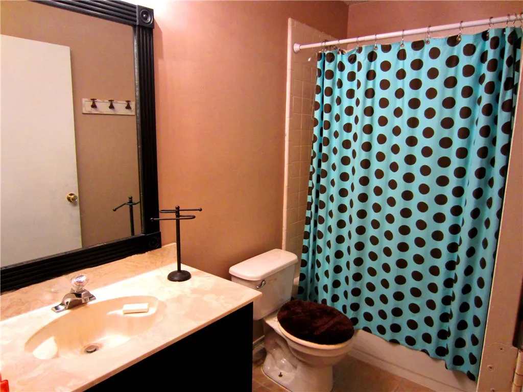Single Family Residence For Rent in Denton County , 940 Sylvan Creek Drive, Lewisville, Texas 75067, 3 Bedroom, 2 Bathroom, 2 Garage spaces, 1,506 Sqft, built in 1985, mls#21280463, Real Estate Agent in Lewisville, Homes For Rent in Denton county, Homes For Rent in Lewisville, Realtor in Lewisville Texas, Real Estate Brokerage Independent Realty Texas, Luminita Cordes Realtor