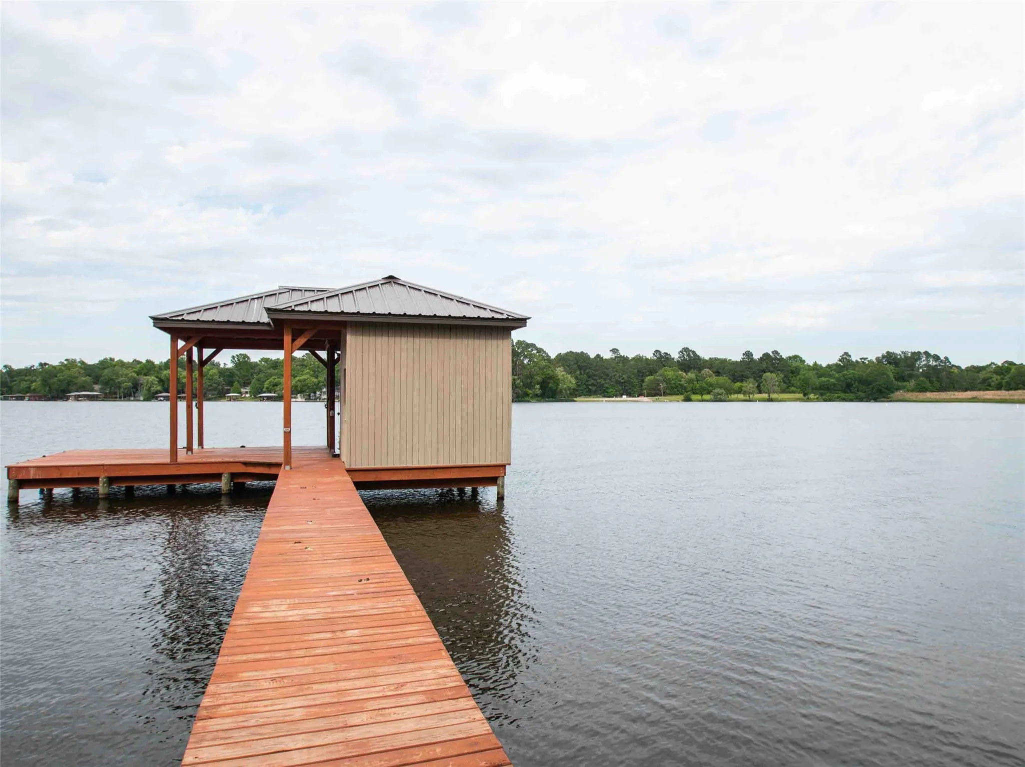 walkway from back yard to boat house
